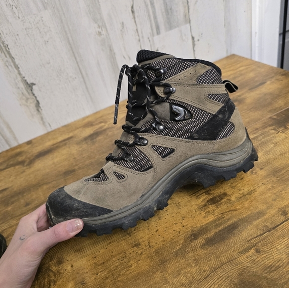 Salomon Goretex Mens size 8.5 brown and black boots - Picture 7 of 11